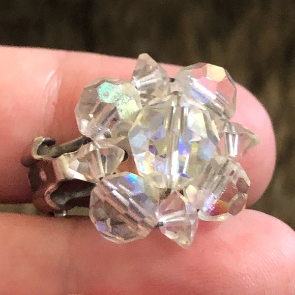 Vintage 60s aurora borealis bead cluster earrings - Picture 3 of 5